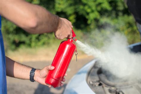 should you keep a fire extinguisher in your car